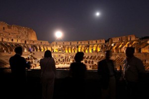 La luna sul Colosseo La luna sul Colosseo