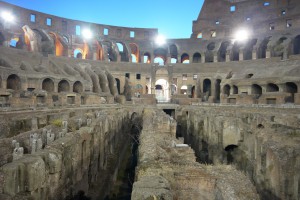 La Luna sul Colosseo